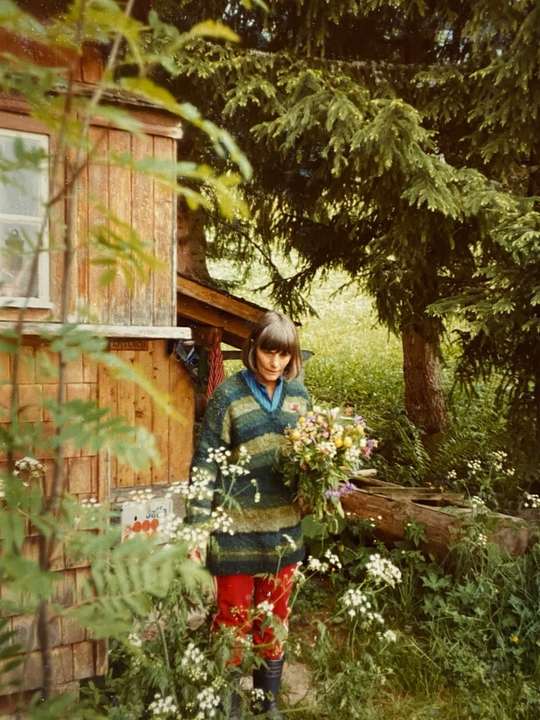 Umgeben von Pflanzen war meine Grossmutter in ihrem Element. Berner Oberland, 1970er-Jahre. 